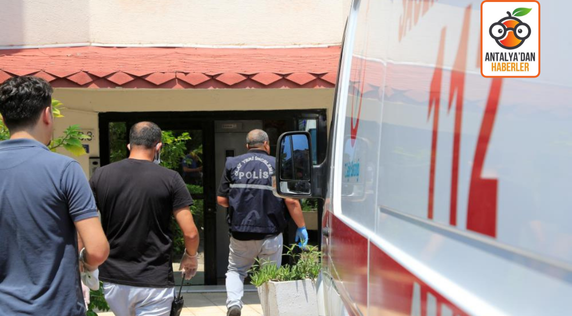 Antalya'da emekli öğretmen evinde ölü bulundu
