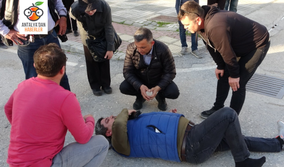 Antalya’da kazada yaralanan sürücüye ilk müdahale başkan adayından 