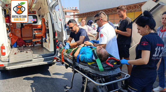 Antalya’da otomobil direk ve ağaca çarptı: 2 ölü 
