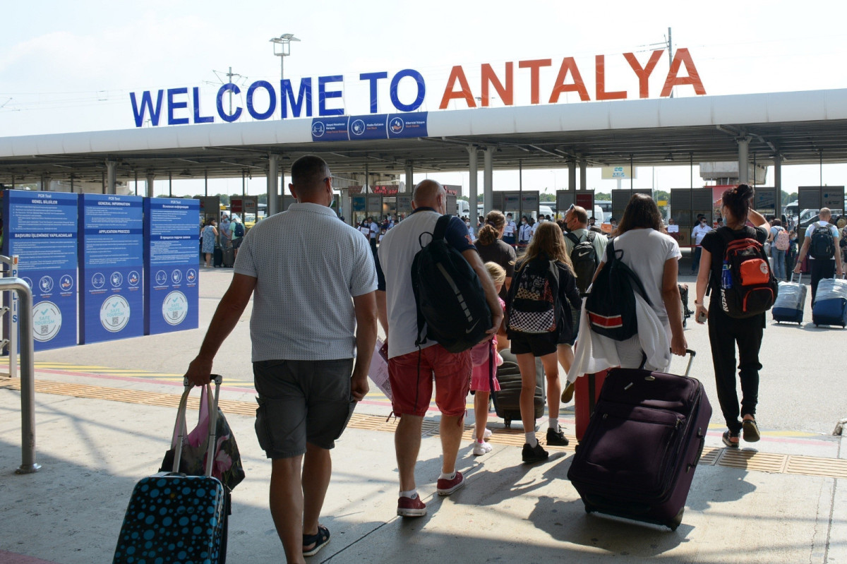 Antalya’daki iki havalimanı 9 ayda 31 milyon yolcu ağırladı