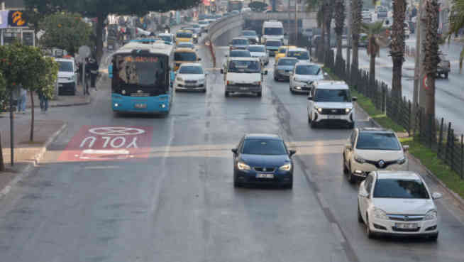 DİKKAT! Antalya’da trafikte otobüslere özel şerit uygulaması başladı 